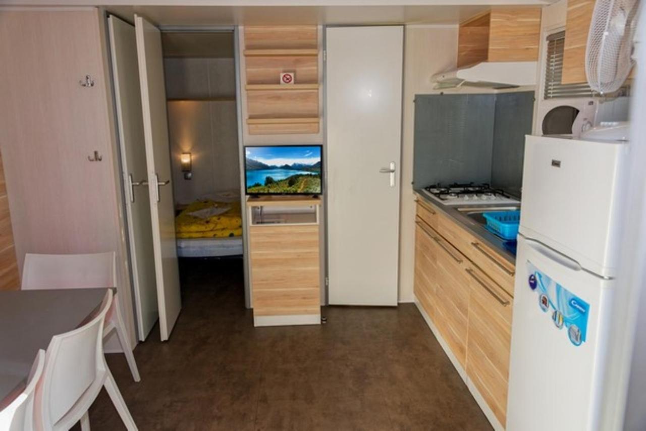 Camping Les Rives Du Lac De Vinca Exteriör bild