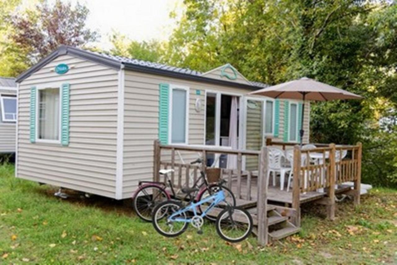 Camping Les Rives Du Lac De Vinca Exteriör bild