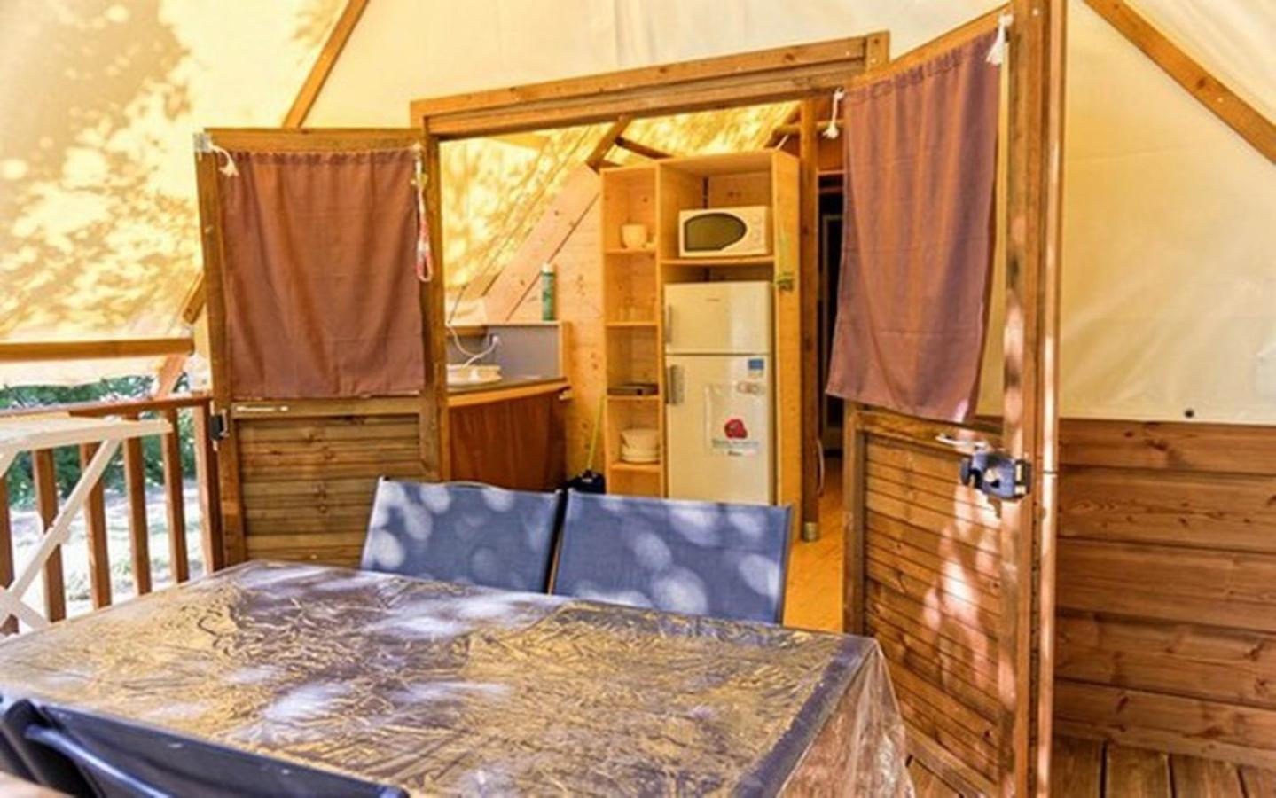 Camping Les Rives Du Lac De Vinca Exteriör bild
