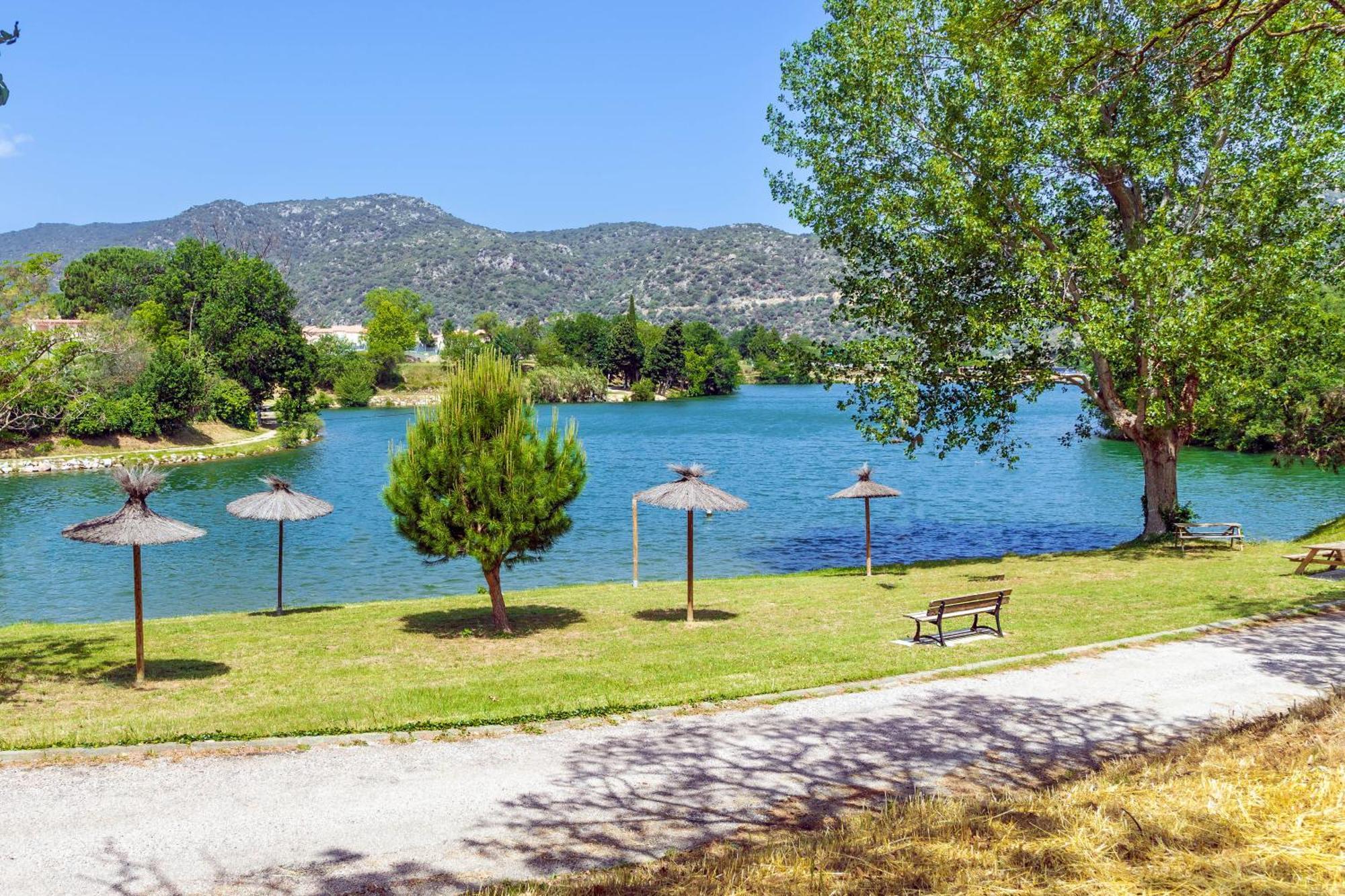 Camping Les Rives Du Lac De Vinca Exteriör bild