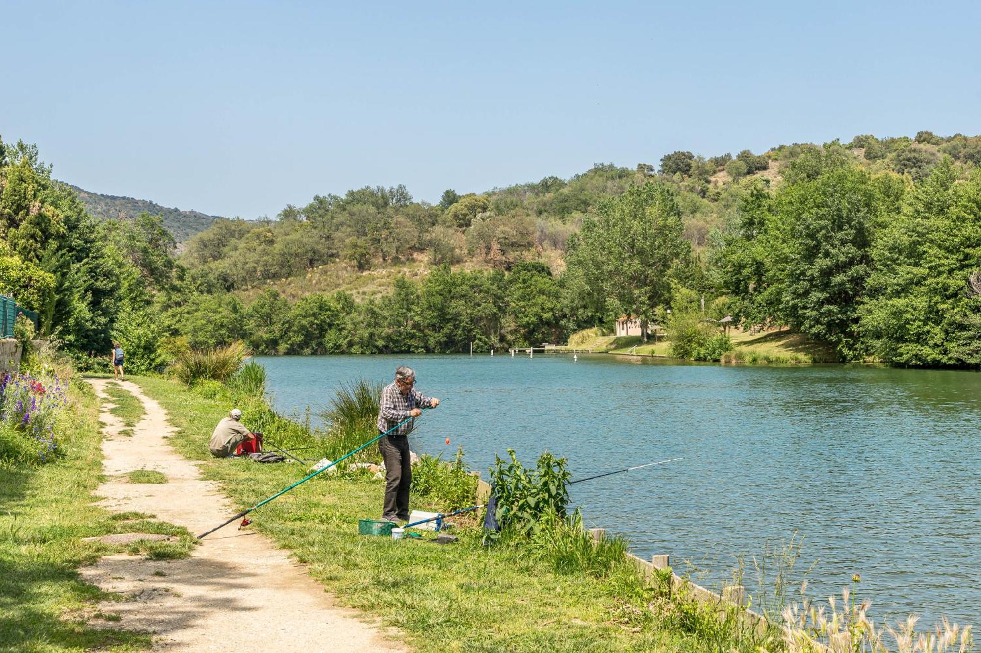 Camping Les Rives Du Lac De Vinca Exteriör bild